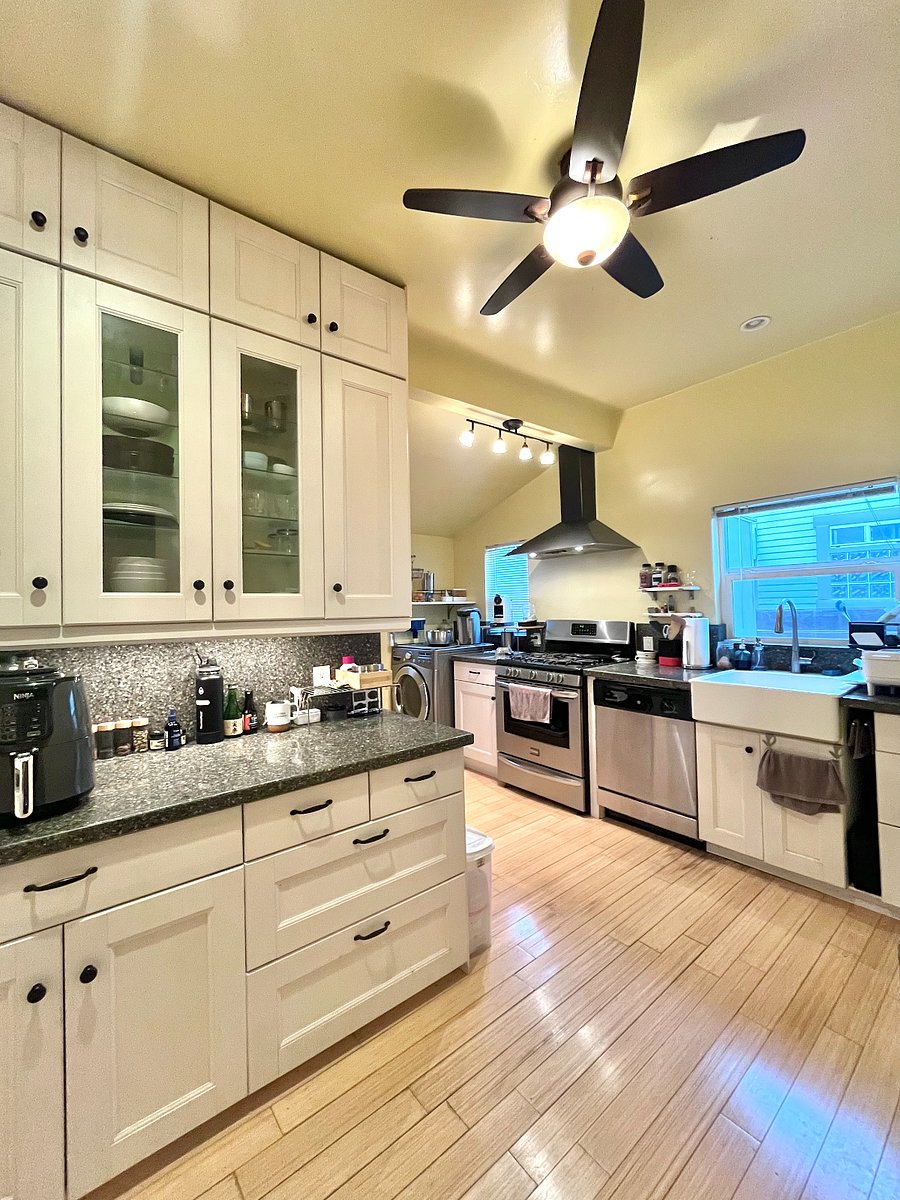 Kitchen with lots of counter space