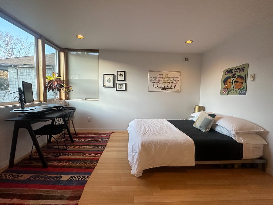 1 floor bedroom with work station