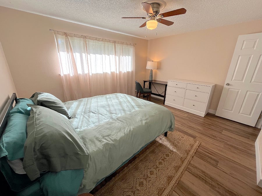 Primary bedroom, queen bed