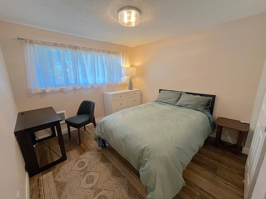Second bedroom, full bed