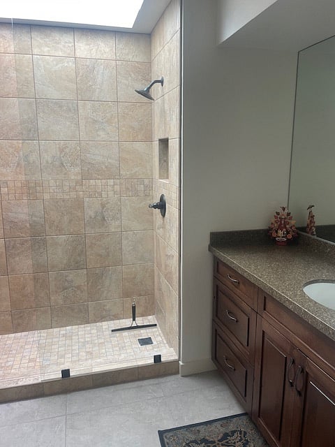 Guest or 2nd Bedroom Bath