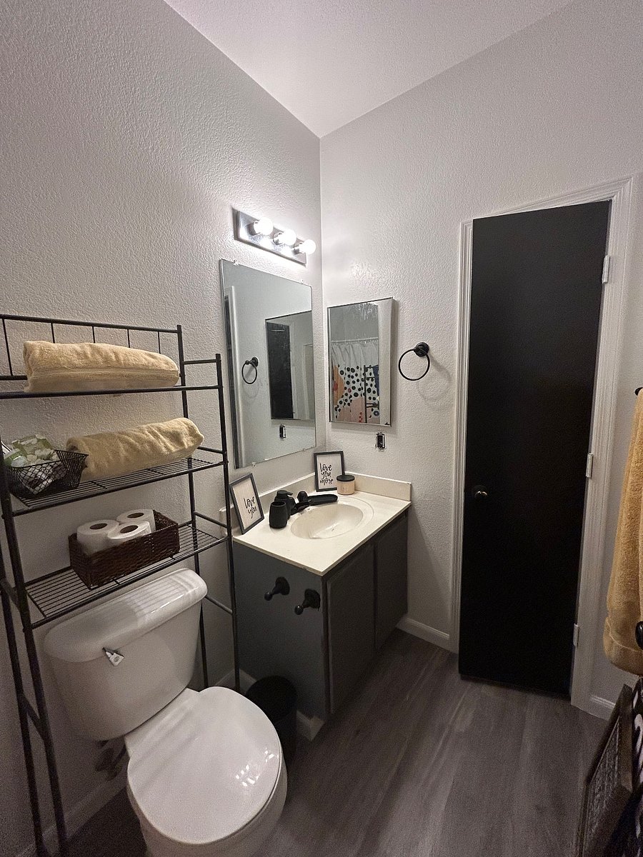 Bathroom 2: upstairs