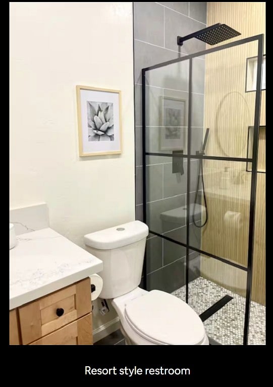 Green Haven Suite's Restroom
Enjoy a newly remodeled bathroom with a luxurious rainfall shower, hand-held shower hose.