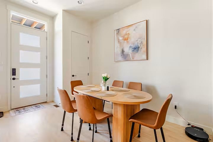 1st Floor - Dining Table