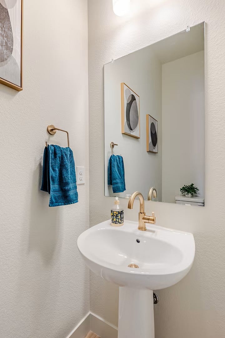 1st Floor - Powder Room