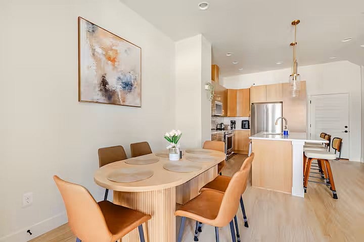 1st Floor - Dining Table