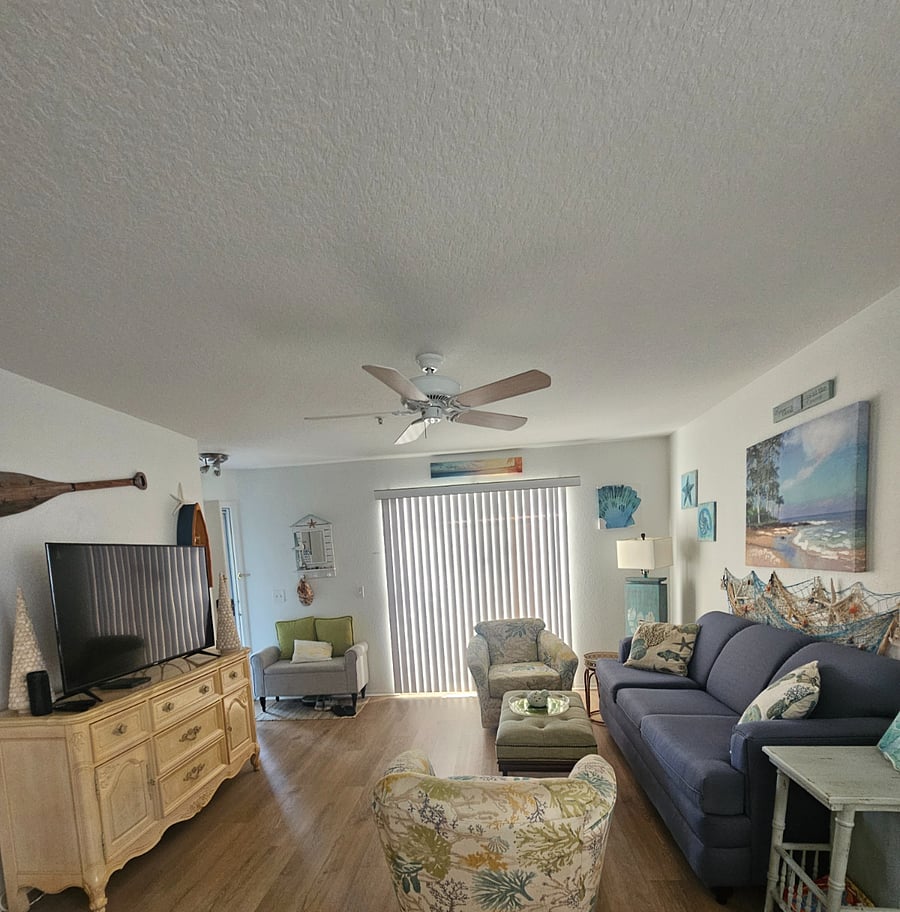 Living room  55 inch HD Vizio TV. DirectTV & high speed Frontier WIFI available