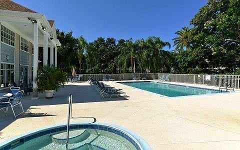 Community pool & hot tub