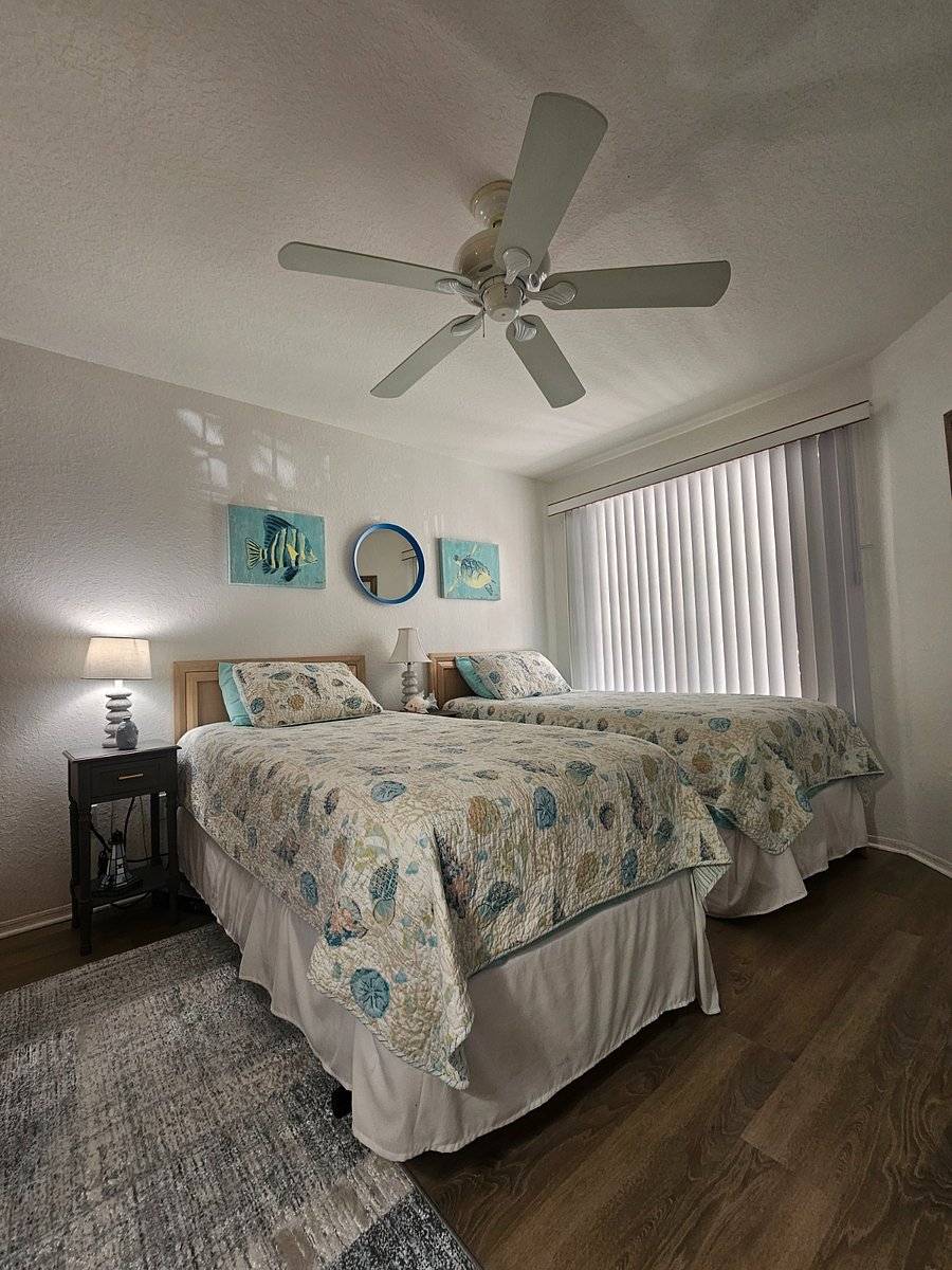 2XL twin beds can be converted to a King size bed