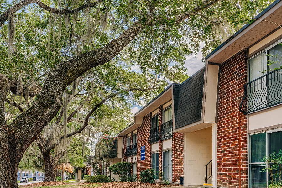 Summit House - a mature, established community in the heart of Gainesville's medical district.