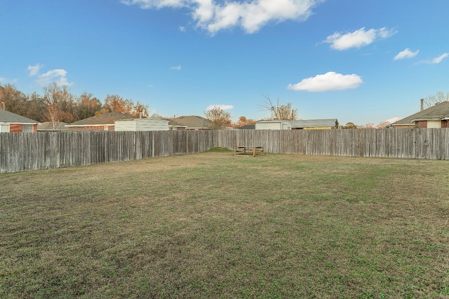 Fully Fenced Back yard