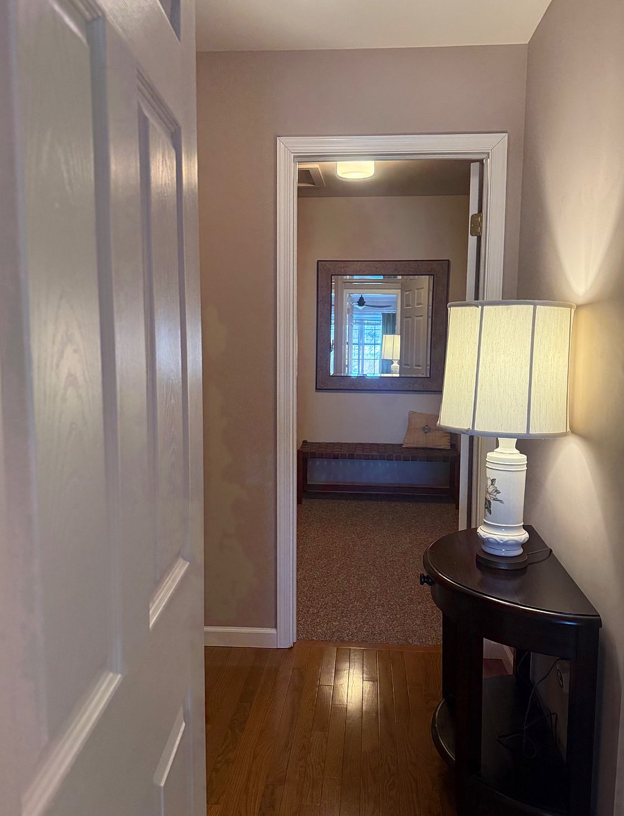 Hallway between the two rooms