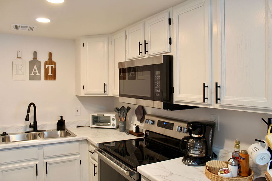 Full kitchen