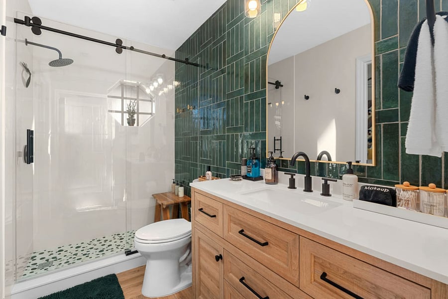 Owl Room, in-suite bathroom. Walk-in shower and access from courtyard.