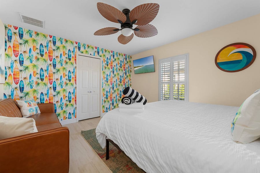 Surf Room- Smart TV