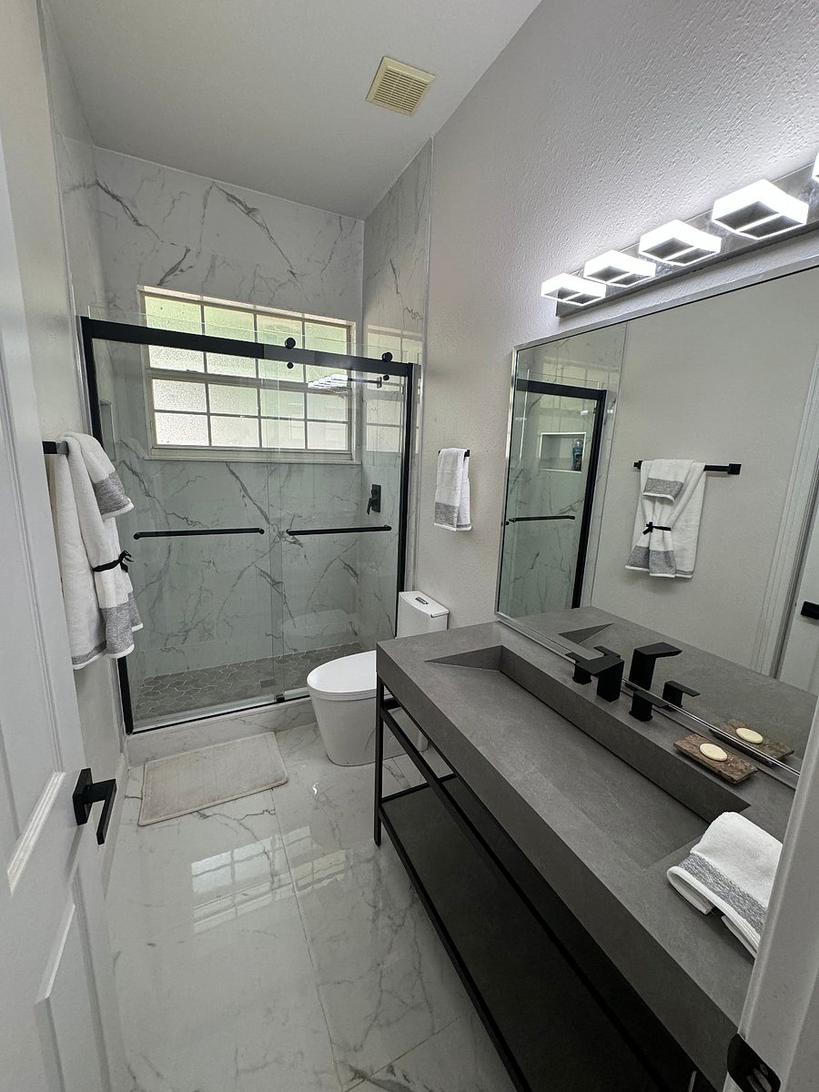 Suite 1 private Bath