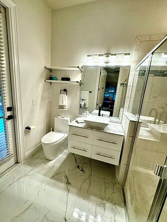 Suite 2 Bath with pool/private street access
