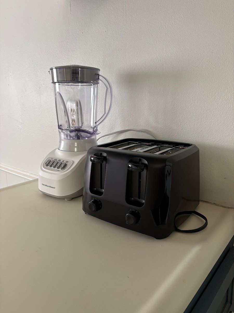 4-piece toaster and blender in kitchen
