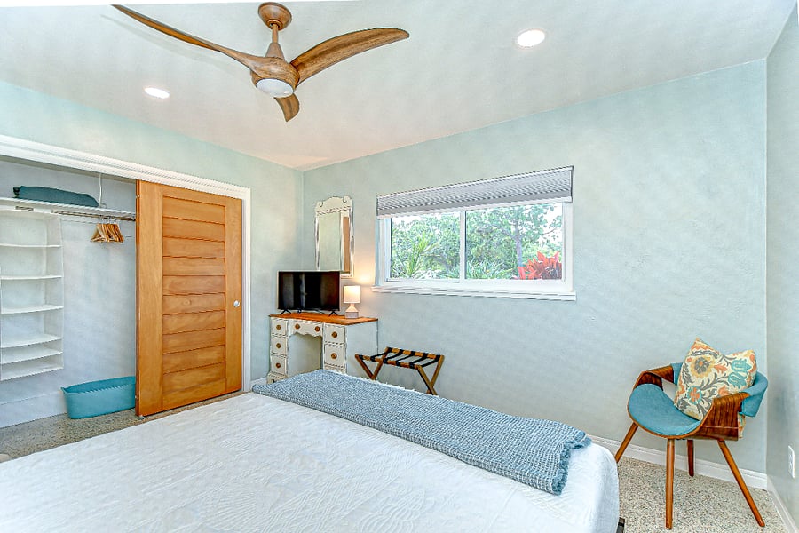 2nd Bedroom w/ Closet