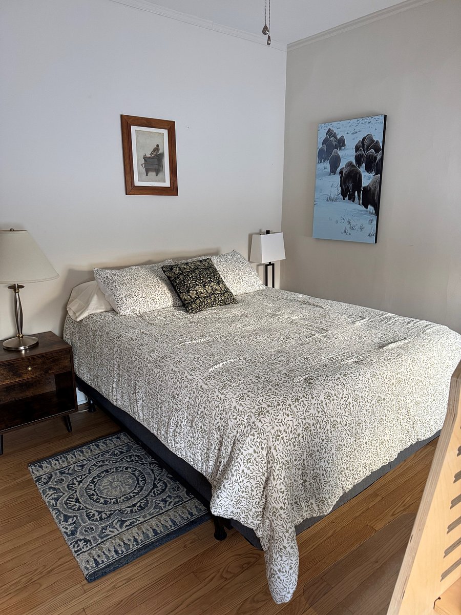 Rear bedroom.