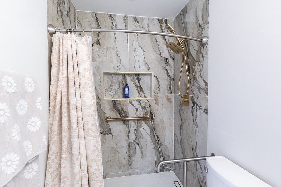 Shared Bathroom with Rooms 1-2-3
