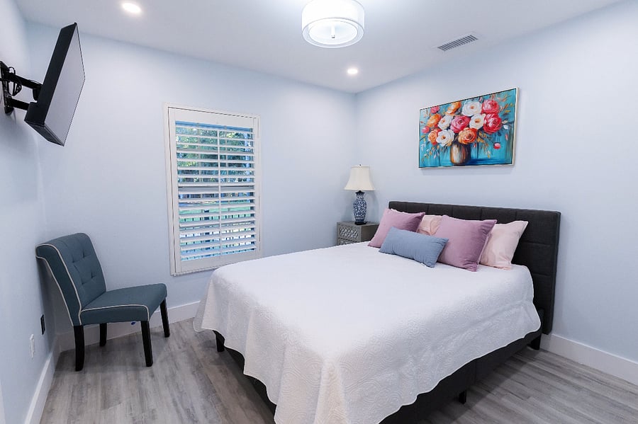 Bedroom - Queen Bed- Closet and TV (3)