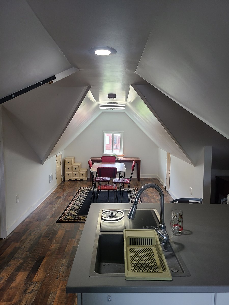 Loft
Room 4 and 5 common areas