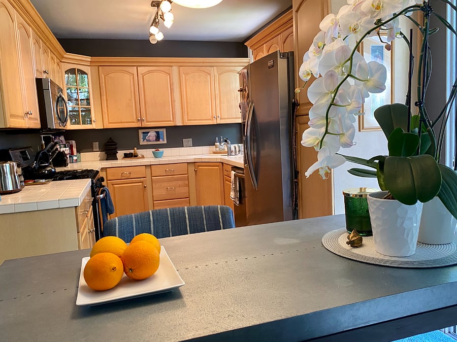 From dining table to to Kitchen