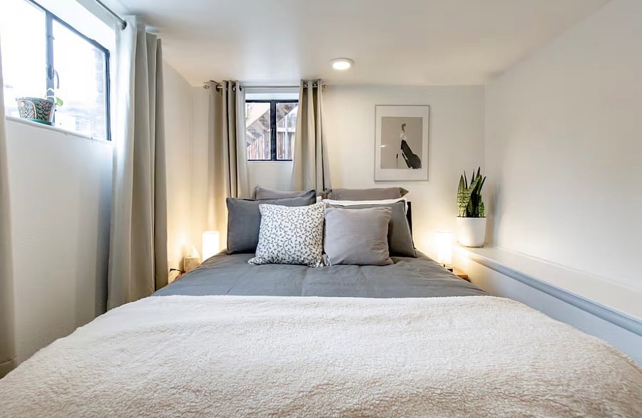 Bedroom: Queen bed