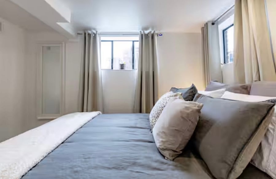 Bedroom: Queen bed