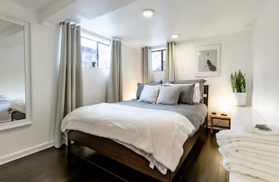 Bedroom: Queen bed