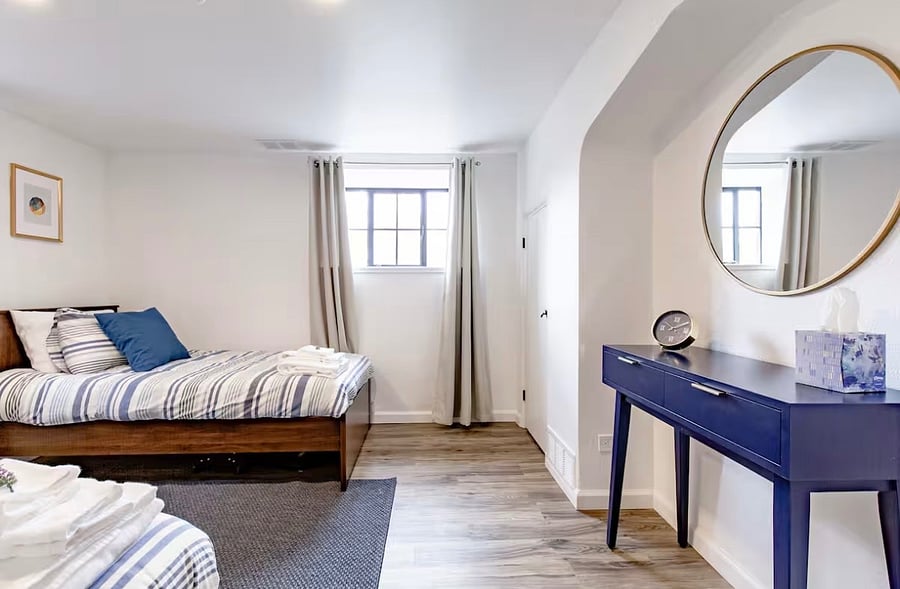 Bedroom: Queen bed