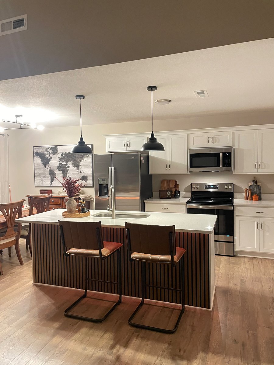 Kitchen and dining area, kitchen island has dishwasher 