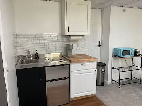 Private Entry Suite Kitchenette