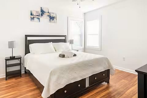 Queen Size Bedroom 2