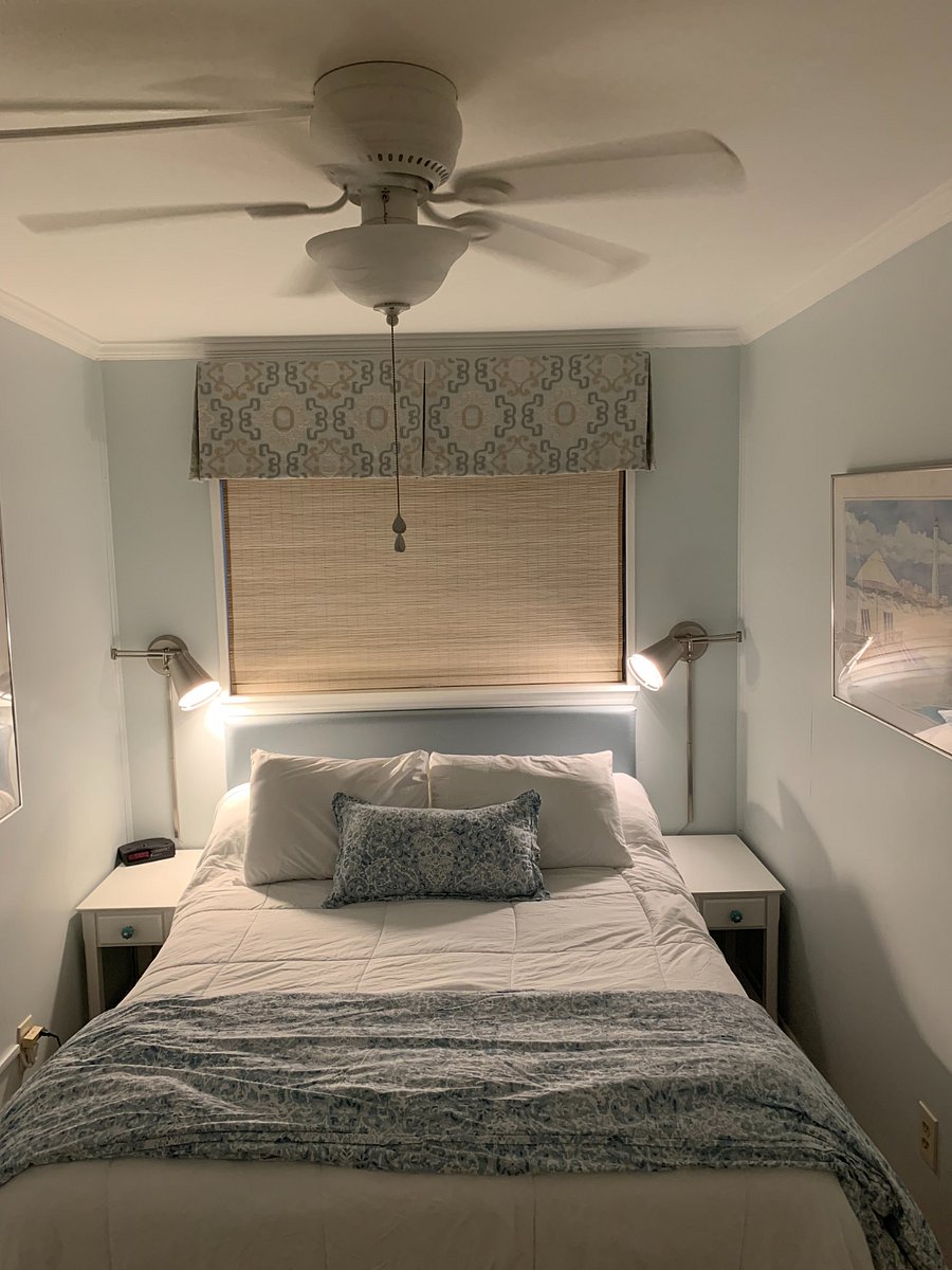 Bedroom with Queen Bed