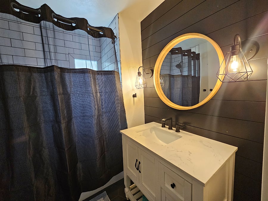 2nd Bathroom-Hallway
