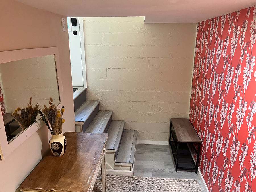 Landing area, with shoe rack