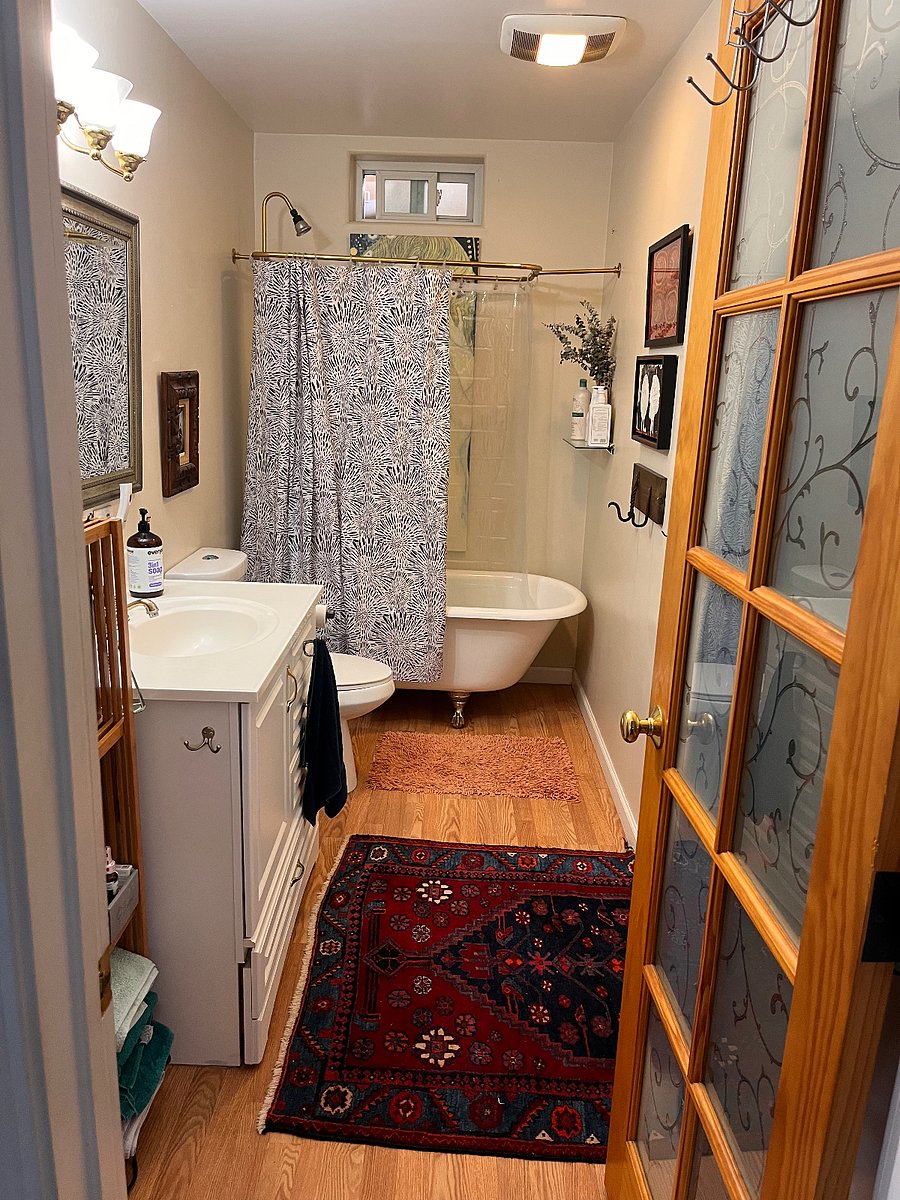 Bathroom (shared)