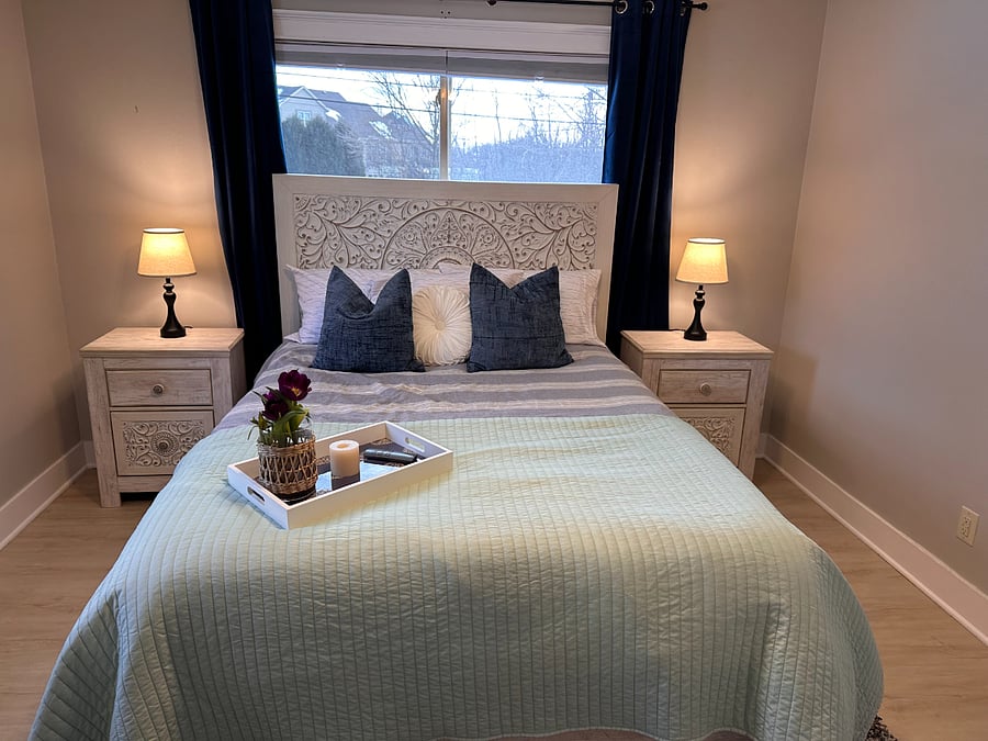 Main bedroom with queen adjustable base Whisper-quiet massage, with 3 intensities.
