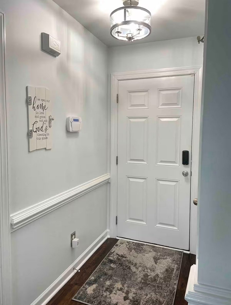 Front entrance hallway w/ADT alarm