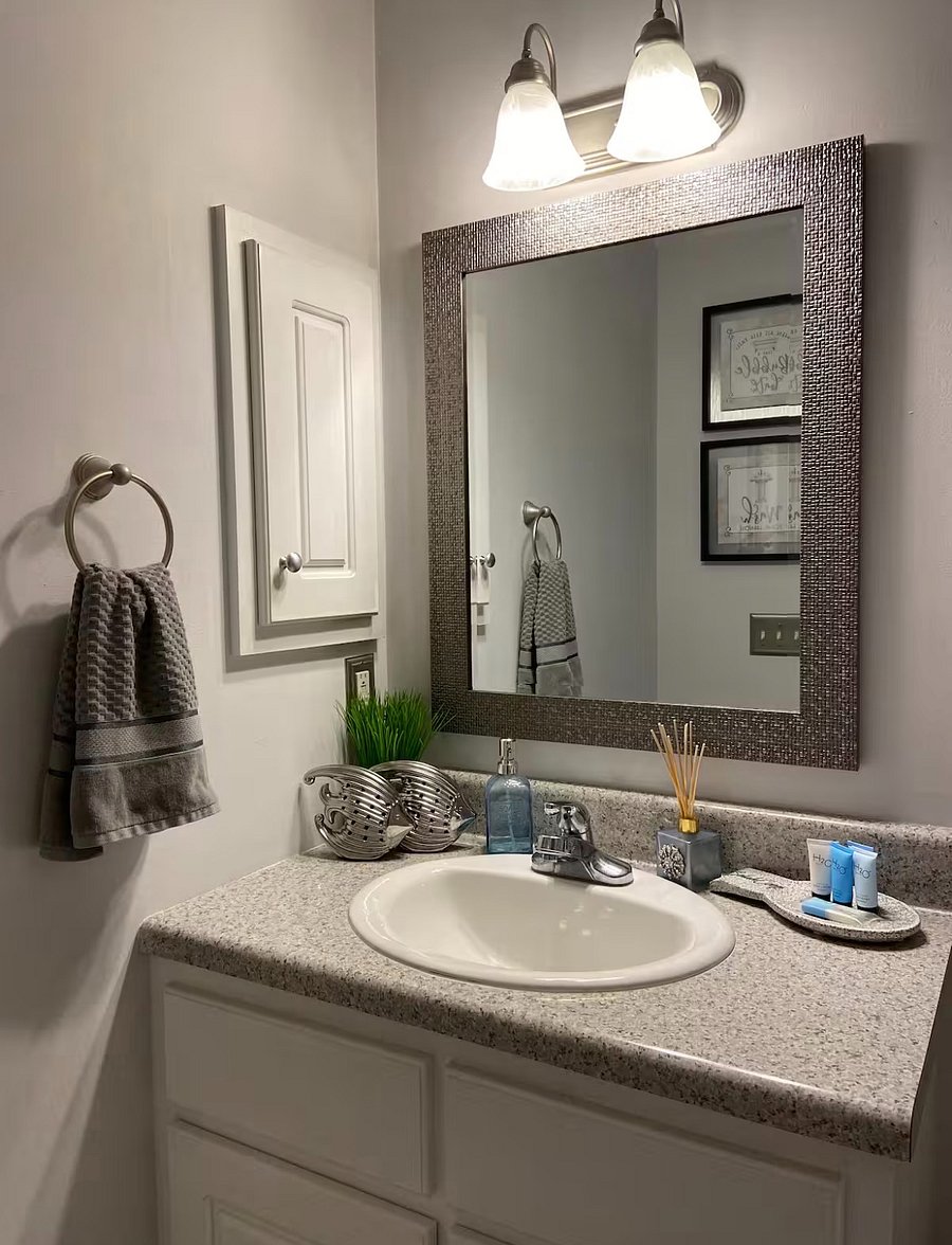 Main bathroom sink & cabinet