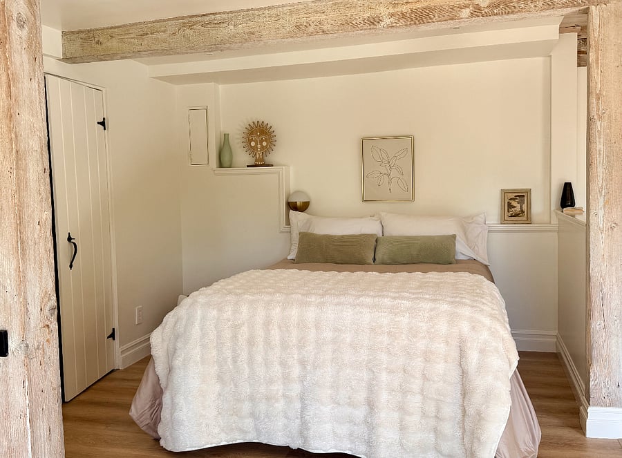 Cozy queen sleeping area