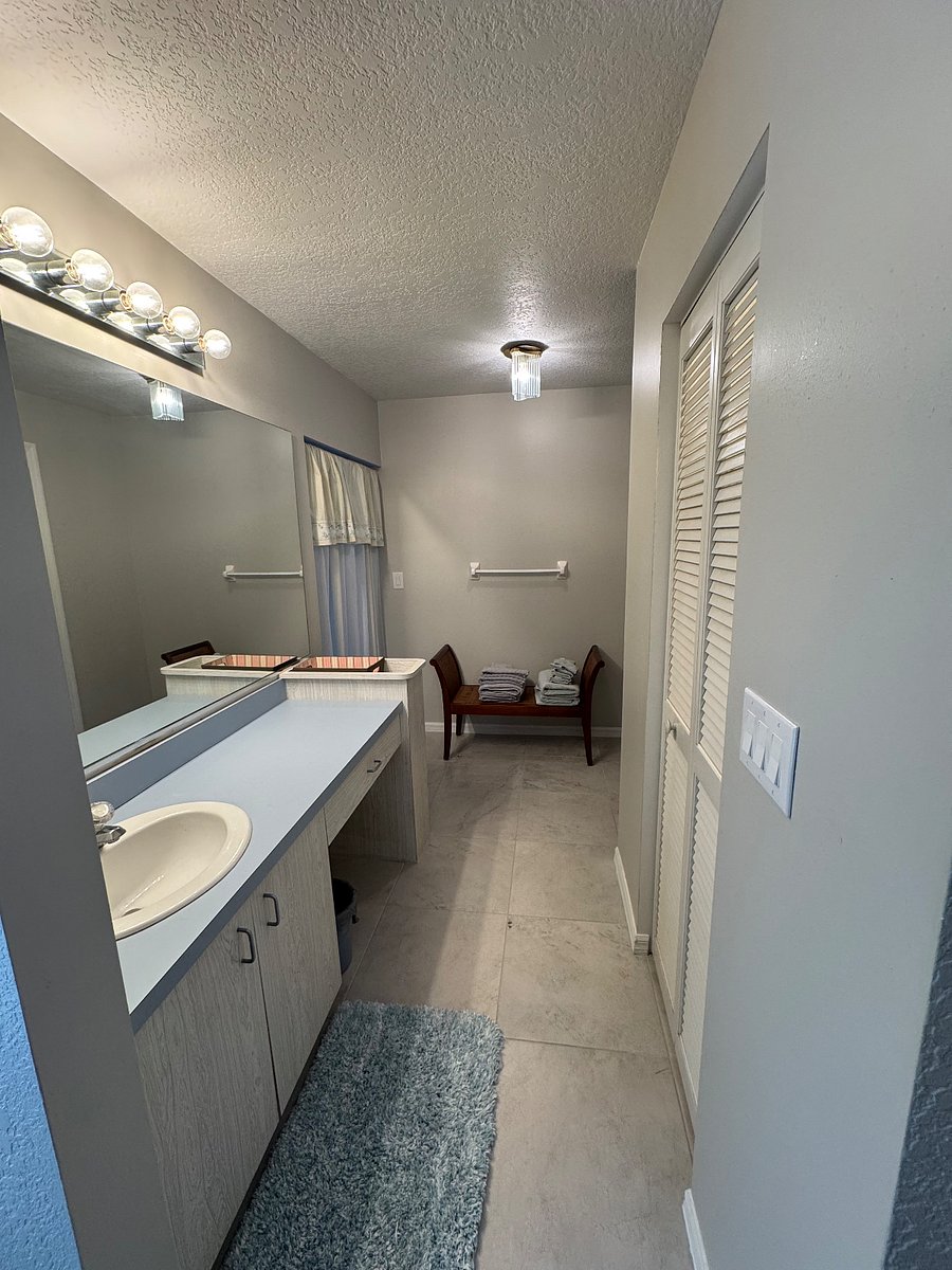 Main bathroom