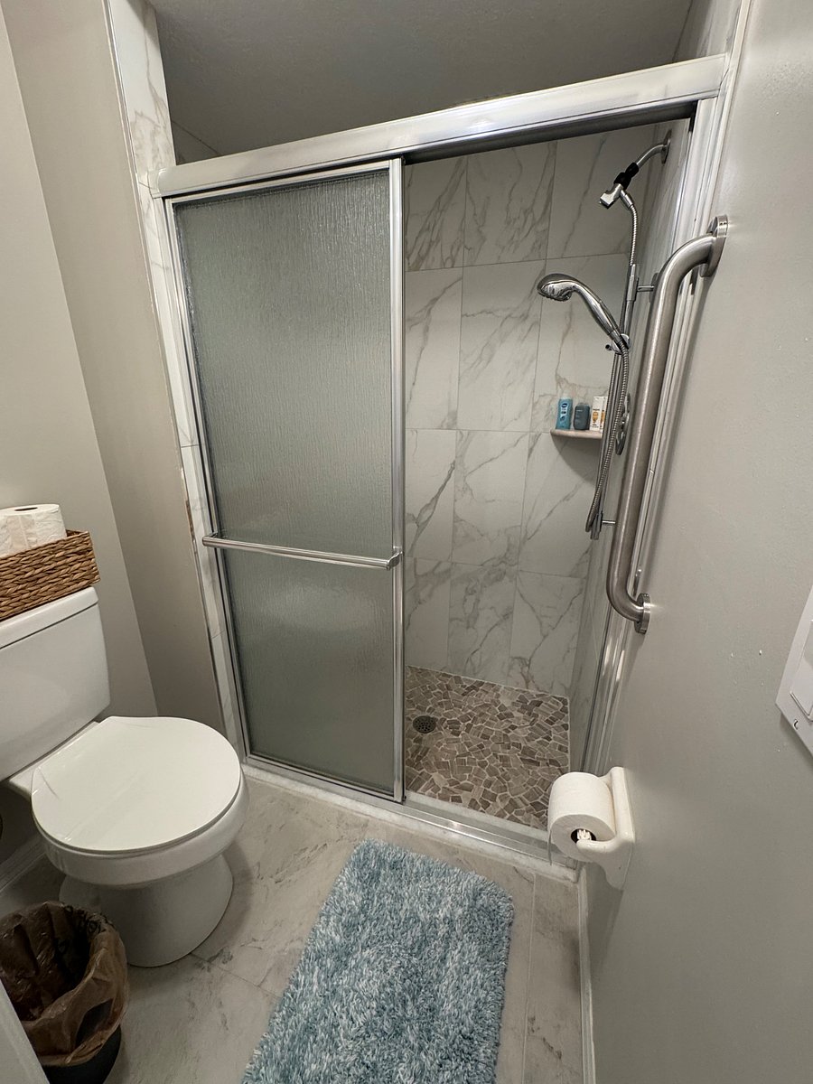 Main bathroom shower