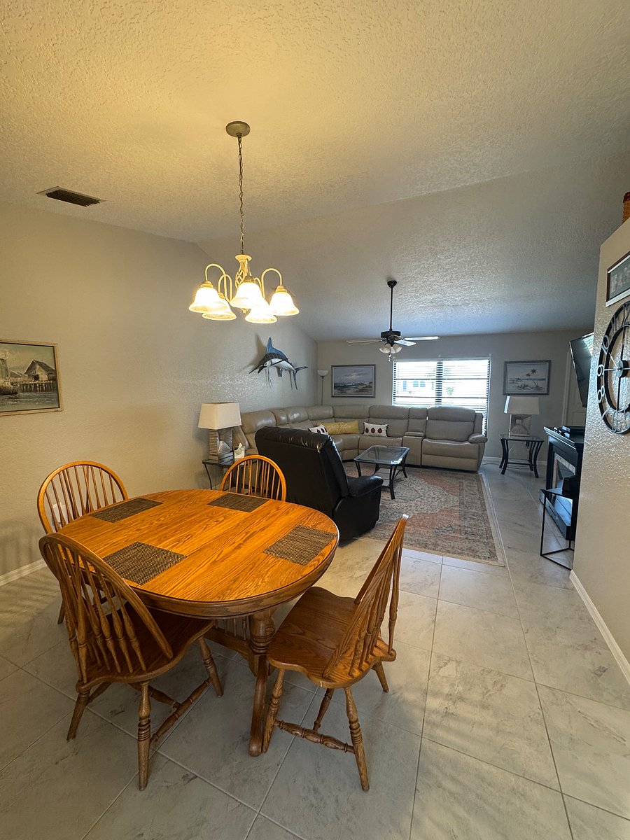 Dining table has extender and  6 total chairs