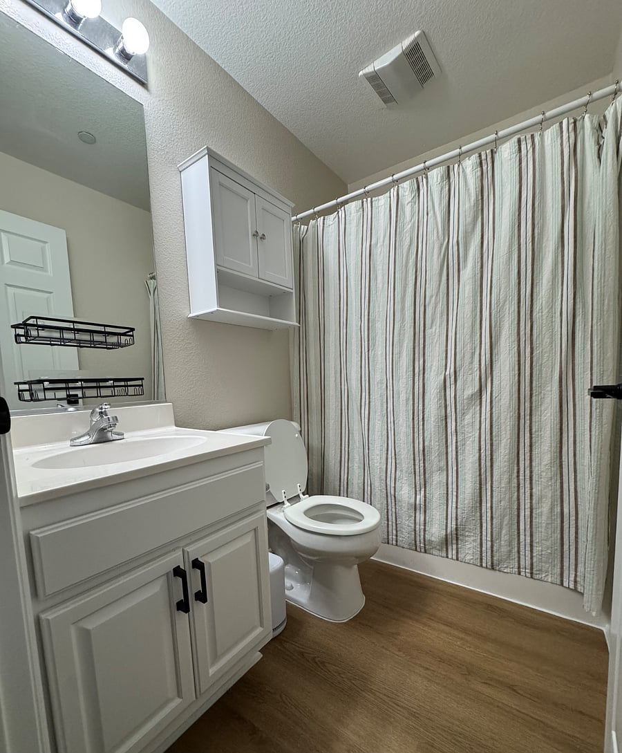 Shared Upstairs Bathroom