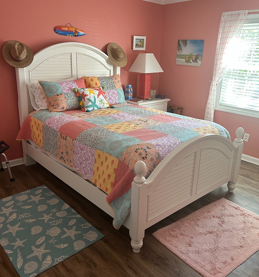 Queen Size Guest Bedroom.
