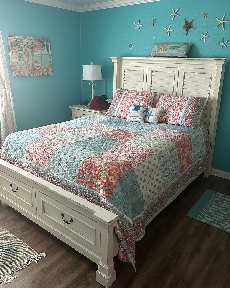 Master Bedroom with Queen Size Bed