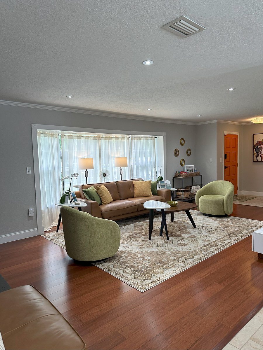 Living Area: 75" TV